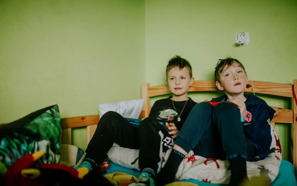 Jak ograniczyć zakażanie rodzeństwa opryszczką w domu?