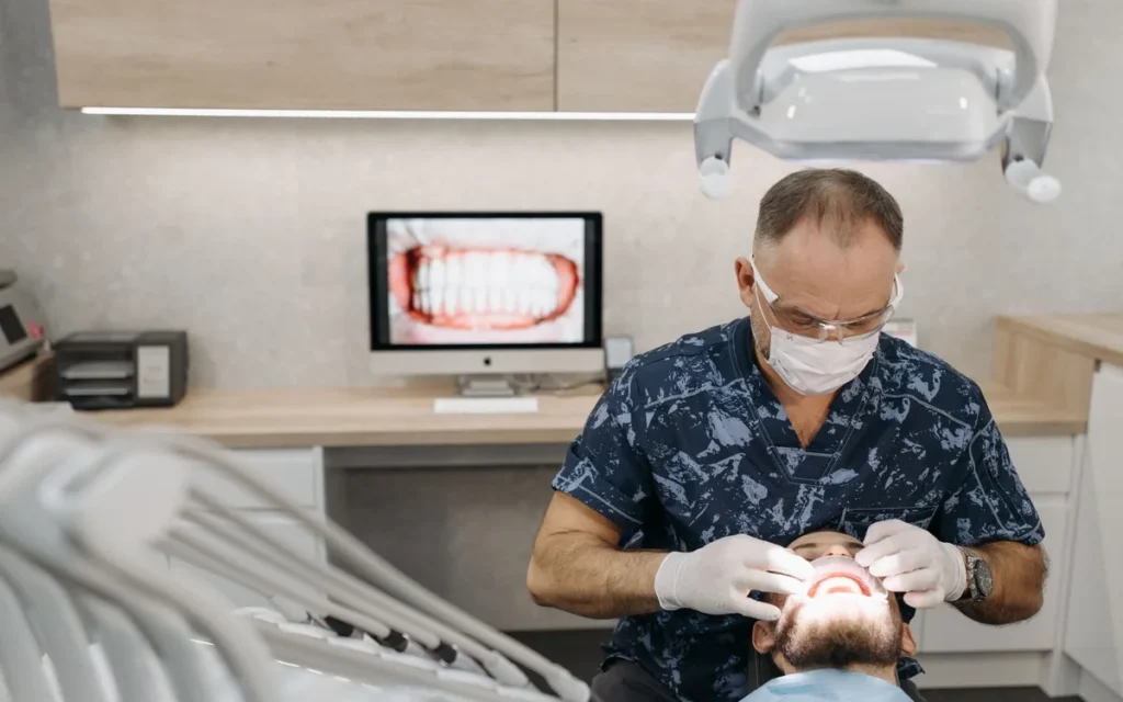 Kiedy wykonać badanie periodontologiczne?