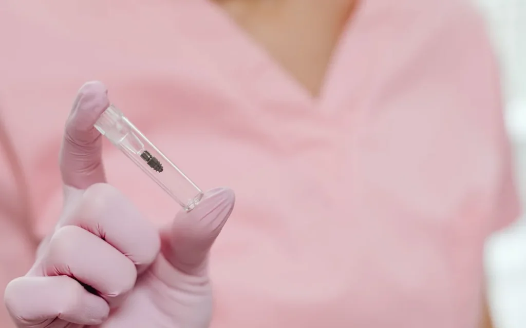 Co skraca trwałość implantu?