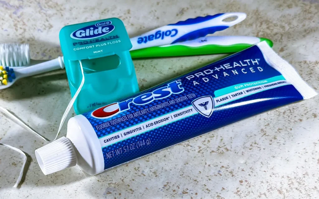 Zapalenie dziąseł a paradontoza - czym różni się gingivitis od periodontitis?