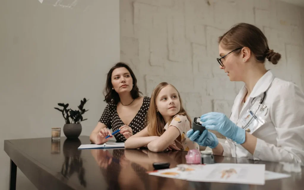 Kiedy iść z dzieckiem do pediatry, dentysty dziecięcego lub na SOR?