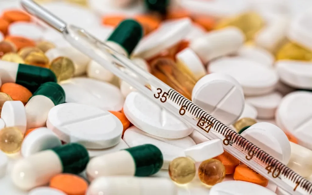 Antybiotyk i leki przeciwbólowe - dlaczego nie leczyć się samodzielnie?