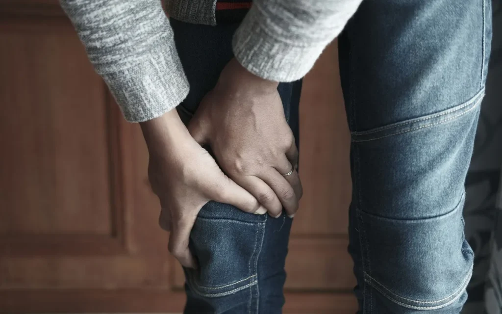 Co pomaga na ból przy górnych jedynkach?